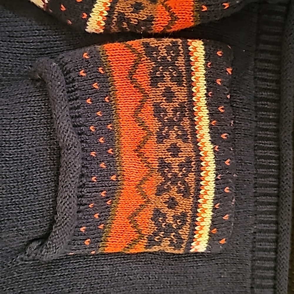 NorthStyle Sweater - Picture 3 of 4